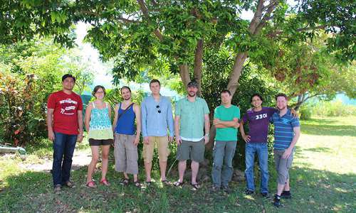 Max Planck Institute and Micropoda teams
at the Insectarium of Reunion Island in January 2013 - © MPI for Developmental Biology)
